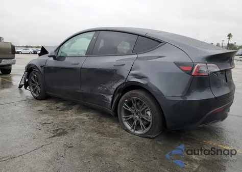 2025 Tesla Model Y z USA, uszkodzony, nr VIN 7SAYGDED2SF259629
